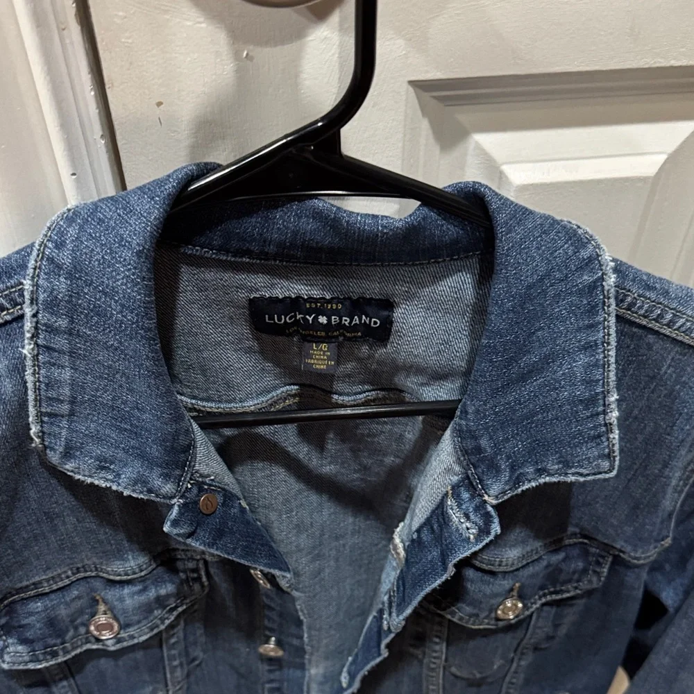 Lucky Brand Women’s Classic Blue Jean Jacket - Picture 7 of 8